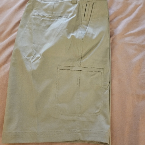 Golf Pro Men's‎ Tan Cargo  Shorts - Picture 5 of 5